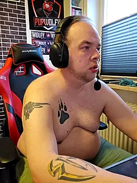 PupW0lfy online show from February 23, 4:13 pm