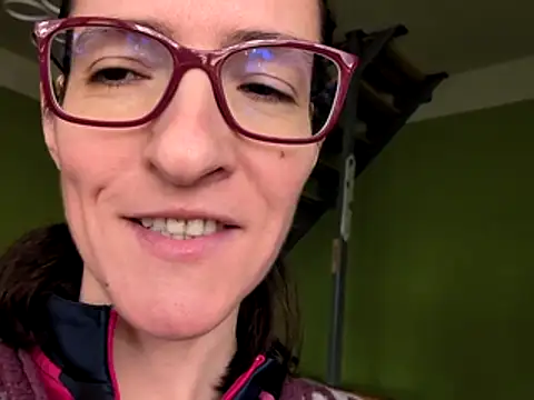 Snapshot of Milky_hairy_mommy chatting on February 5, 8:10 am Milky hairy mommy online show from February 5, 8:10 am