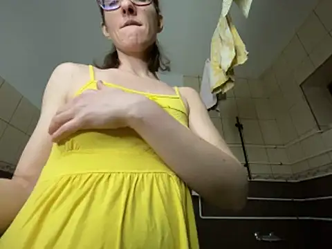 Snapshot of Milky_hairy_mommy chatting on February 1, 7:45 pm Milky hairy mommy online show from February 1, 7:45 pm