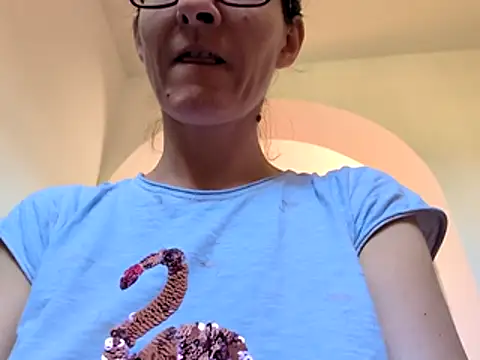 Snapshot of Milky_hairy_mommy chatting on July 16, 6:54 am Milky hairy mommy online show from July 16, 6:54 am