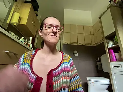 Snapshot of Milky_hairy_mommy chatting on April 22, 11:06 am Milky hairy mommy online show from April 22, 11:06 am