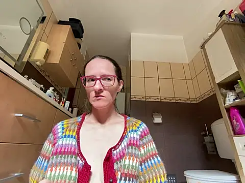 Snapshot of Milky_hairy_mommy chatting on April 23, 7:37 am Milky hairy mommy online show from April 23, 7:37 am