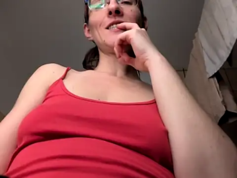 Milky hairy mommy online show from November 29, 9:37 pm