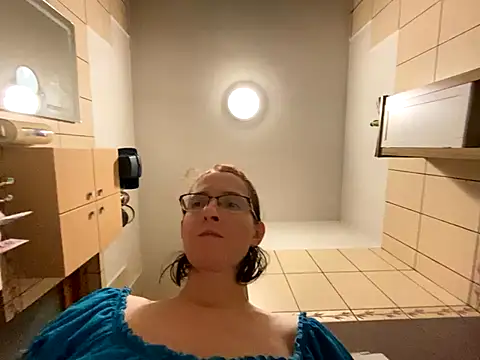 Milky hairy mommy online show from October 10, 7:58 pm