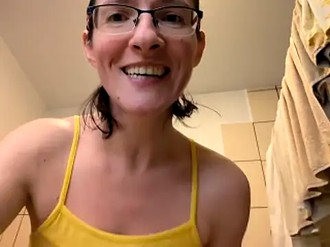 Milky hairy mommy online show from November 27, 9:48 pm