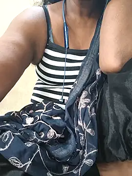 Snapshot of Tamil--Rani chatting on February 23, 9:55 am Tamil--Rani online show from February 23, 9:55 am