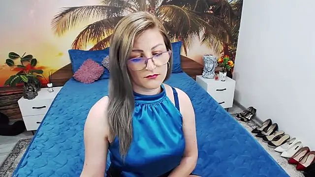 eviajoness online show from February 12, 12:16 am