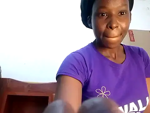 Snapshot of Claris2 chatting on October 18, 8:11 pm Claris2 online show from October 18, 8:11 pm