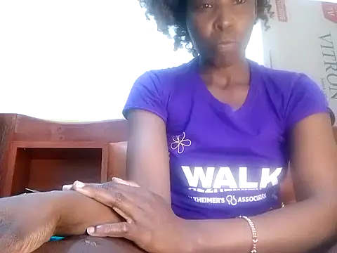 Snapshot of Claris2 chatting on September 23, 7:10 pm Claris2 online show from September 23, 7:10 pm