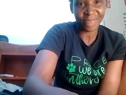 Snapshot of Claris2 chatting on November 15, 8:24 pm Claris2 online show from November 15, 8:24 pm