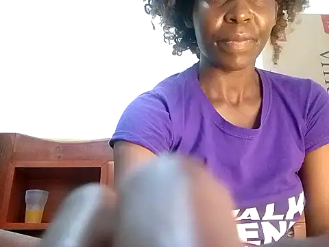 Snapshot of Claris2 chatting on October 2, 7:34 am Claris2 online show from October 2, 7:34 am