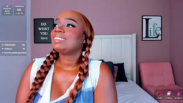 Britanymooree online show from September 26, 7:54 pm