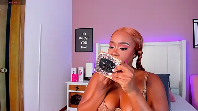 Britanymooree online show from September 27, 6:47 pm