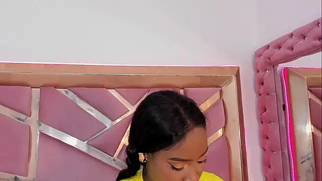 Britanymooree online show from May 14, 10:18 pm