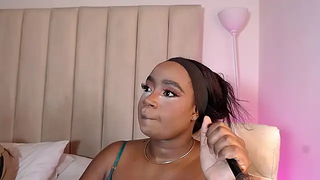 Snapshot of Britanymooree chatting on July 15, 7:54 pm Britanymooree online show from July 15, 7:54 pm