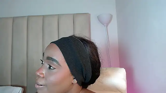 Snapshot of Britanymooree chatting on July 3, 10:49 pm Britanymooree online show from July 3, 10:49 pm