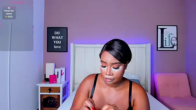 Britanymooree online show from November 10, 7:52 pm