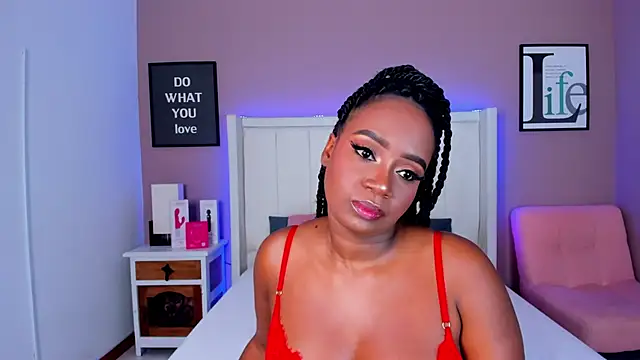 Britanymooree online show from November 28, 8:42 pm