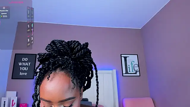 Britanymooree online show from December 1, 7:48 pm