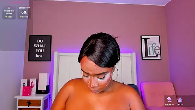 Britanymooree online show from October 11, 8:10 pm