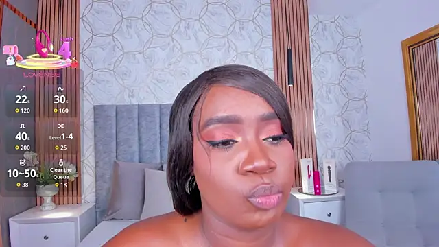 Snapshot of Britanymooree chatting on February 6, 7:32 pm Britanymooree online show from February 6, 7:32 pm