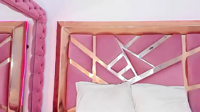 Britanymooree online show from April 18, 8:42 pm