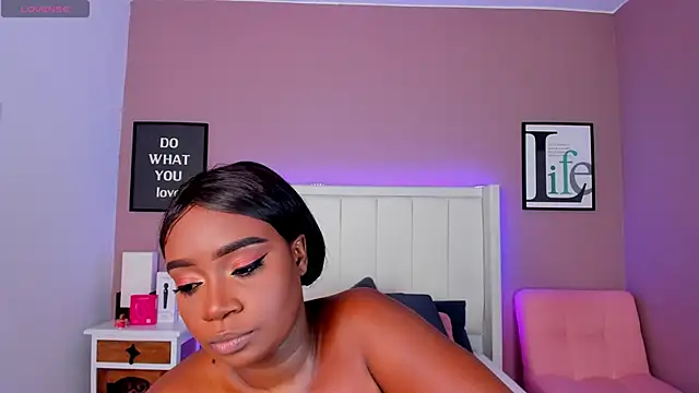 Britanymooree online show from November 5, 7:28 pm