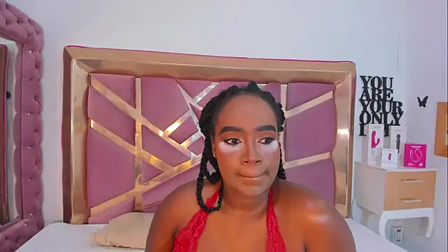 Britanymooree online show from April 10, 9:00 pm