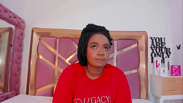 Britanymooree online show from April 11, 10:24 pm