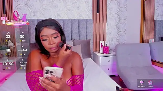 Snapshot of Britanymooree chatting on February 11, 7:36 pm Britanymooree online show from February 11, 7:36 pm