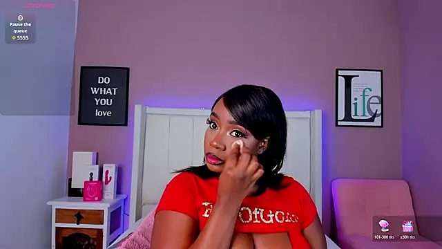 Britanymooree online show from October 27, 8:43 pm