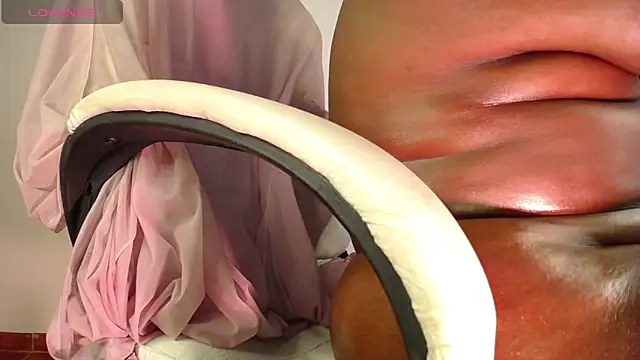 Britanymooree online show from February 8, 6:43 am