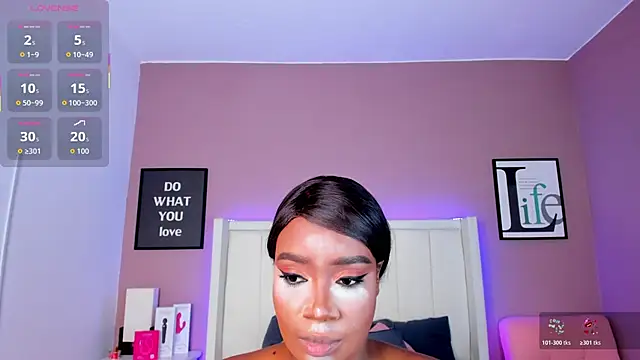 Britanymooree online show from November 8, 8:23 pm