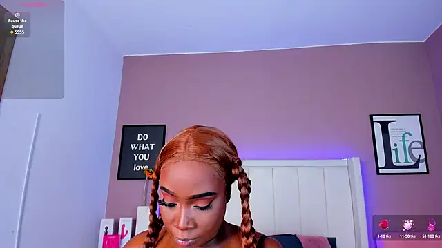 Britanymooree online show from September 25, 8:04 pm