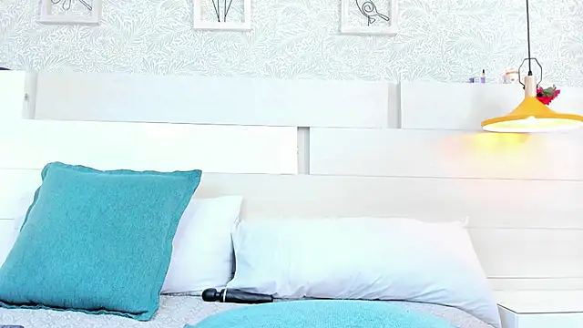 Isabela Coleman online show from November 8, 2:09 pm