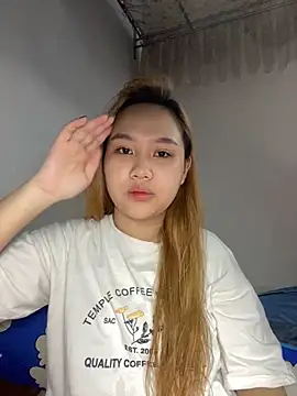 Snapshot of Odette68 chatting on June 11, 5:15 am Odette68 online show from June 11, 5:15 am