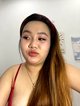 Snapshot of Odette68 chatting on November 4, 4:49 am Odette68 online show from November 4, 4:49 am