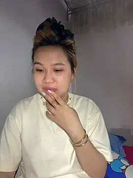 Snapshot of Odette68 chatting on June 18, 12:53 am Odette68 online show from June 18, 12:53 am