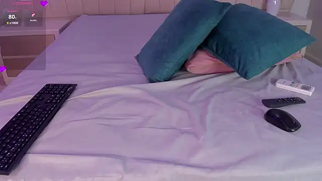 Littleolivia  online show from March 6, 1:39 pm