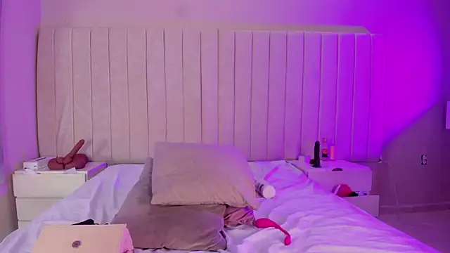 Littleolivia  online show from January 7, 12:54 pm