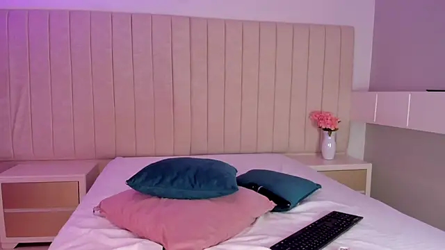 Littleolivia  online show from March 11, 2:22 pm