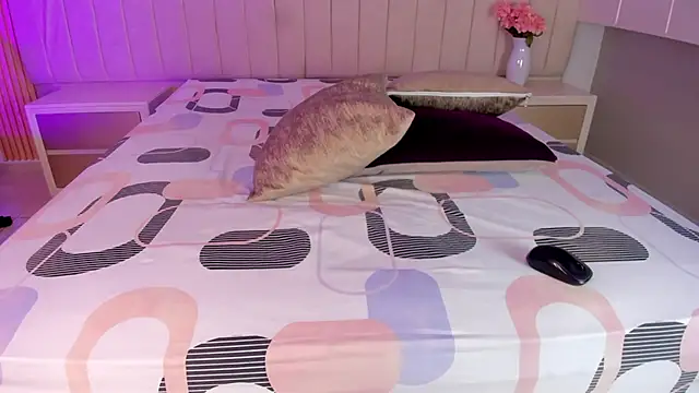 Littleolivia  online show from March 21, 3:16 pm