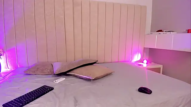 Littleolivia  online show from May 27, 3:41 pm