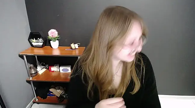 Snapshot of lady_minx chatting on March 17, 7:57 am lady minx online show from March 17, 7:57 am