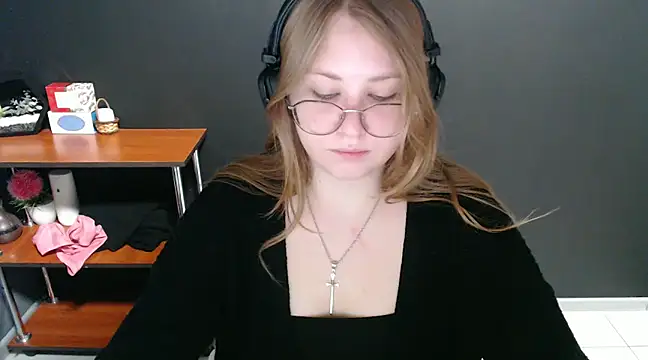 Snapshot of lady_minx chatting on January 7, 11:05 am lady minx online show from January 7, 11:05 am