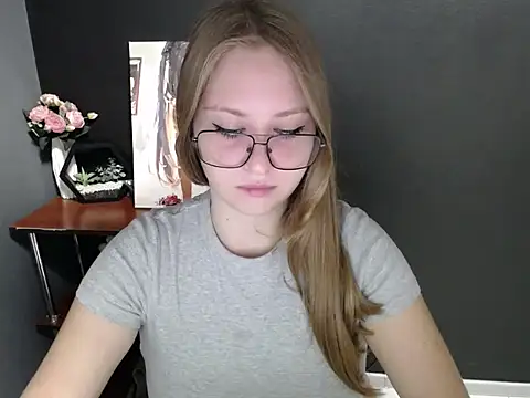 Snapshot of lady_minx chatting on October 8, 6:37 am lady minx online show from October 8, 6:37 am