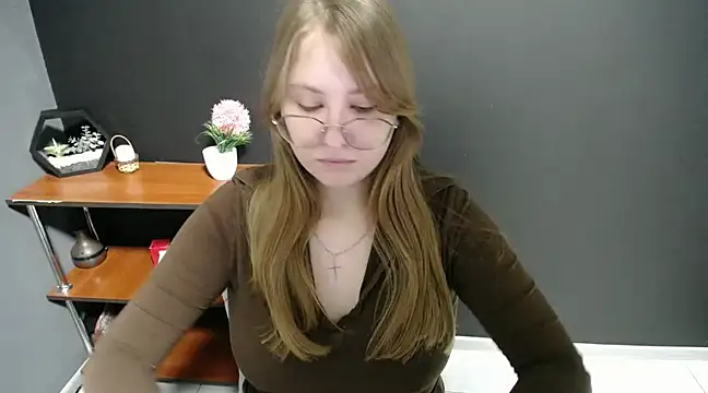 Snapshot of lady_minx chatting on February 19, 10:34 am lady minx online show from February 19, 10:34 am
