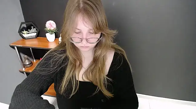 Snapshot of lady_minx chatting on February 28, 10:30 am lady minx online show from February 28, 10:30 am
