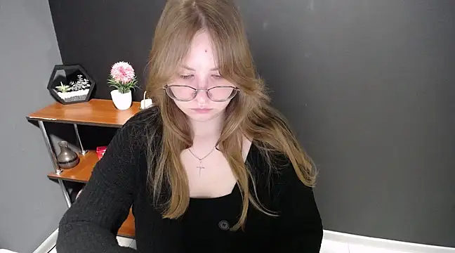 Snapshot of lady_minx chatting on February 28, 7:15 am lady minx online show from February 28, 7:15 am