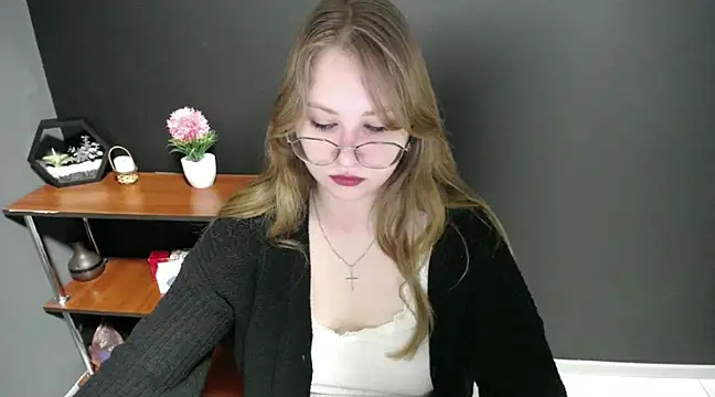 Snapshot of lady_minx chatting on February 14, 7:28 am lady minx online show from February 14, 7:28 am